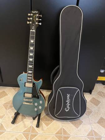 Epiphone Les Paul Modern in Pelham blue with epiphone epilite case!! 1