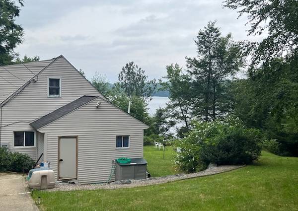$950 Lakefront - 2 Rooms for Rent! (Barrington)63932056258690120