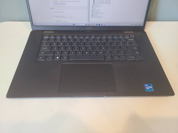 Dell Latitude 7520 portátil de 15,6" con i7-1185G7 de cuatro núcleos, 16 GB, SSD de 512 GB - 400 USD (Arlington (Rosslyn))63471013849603121