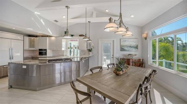 $165 / 3br - 2929ft2 - Propiedad costera exquisitamente remodelada con ubicación privilegiada (Anna Maria)63791129088003124