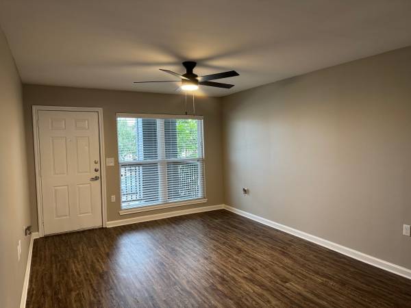 $1,662 / 2br - 999ft2 - 🌇 Live Luxe in This Upgraded Beauty 💎 Pool Views & Private Laundry (Metairie)63903653023747124