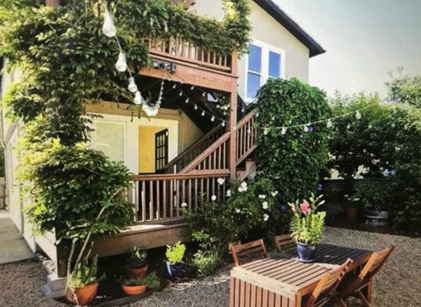 $2,000 / 2br - Beautiful, sun-lit home in Rockridge: Room for rent (Rockridge)63667994694401120