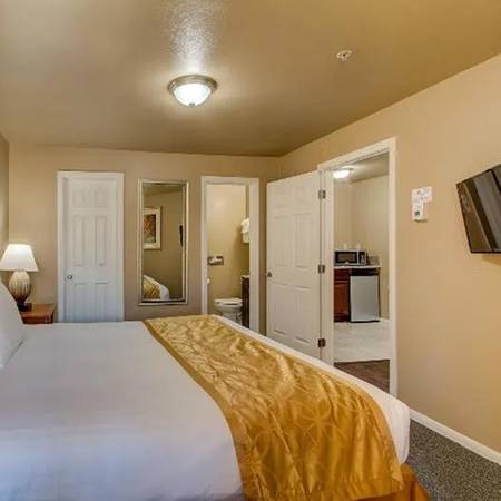 $329 / 1br - MOVE IN AT THE RITA SUITES!!! (344 E. Desert Inn Road, Las Vegas, NV)63859496526083123