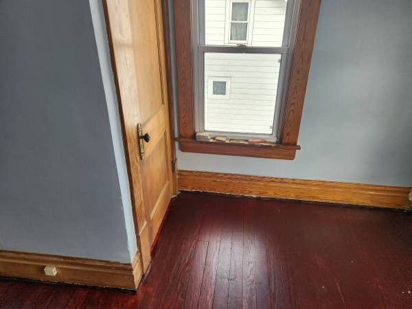 $325 / 4br - 2 Bdrms avail in house (Akron)63661026549507123