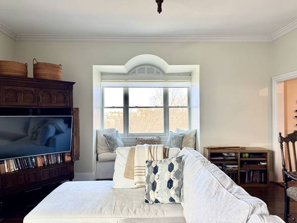 $4,500 / 2br - Charlestown 2 Bed/1 Bath Penthouse | Monument Sq (Charlestown)64213550671490124