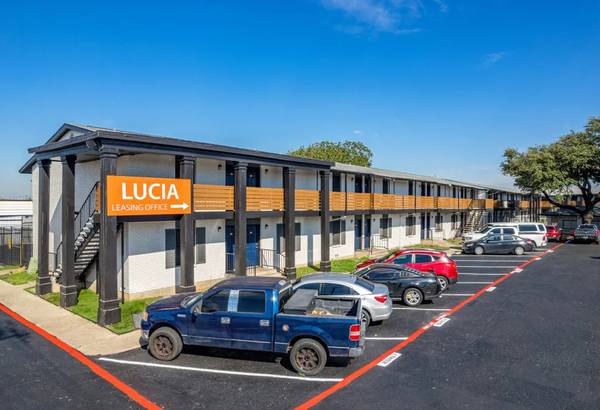 Leasing Associate - Lucia 1