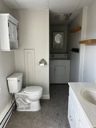 $1,400 / 2br - NEW PRICE-Second Floor Two Bedroom Lamb St. South Hadley (Lamb St. South Hadley, MA)64017045651587124