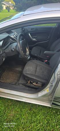 2012 ford fiesta se sedan - $2,000 (Newnan)63621080323457122