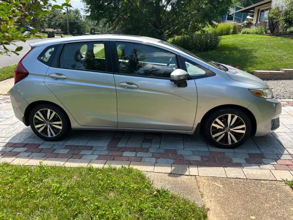 2017 Honda Fit EX-L Cuero, techo solar, automático 86K sin accidentes PRECIO BAJO - $13,500 (Fairfax)63616225503489123