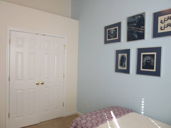 $700 / 3 dormitorios - 1500 pies² - Dormitorio amueblado / baño privado en townhome en RTP cerca de Brier Creek (Durham)63470391200257124