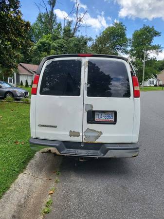 Furgón de carga Chevy Express 2008 - $2,500 (Mathews)63613436595587124
