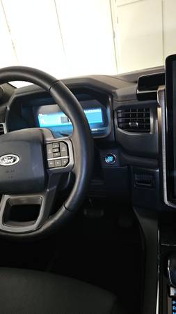 Ford Lightning Lariat 2023 con 23,000 km, casi sin uso - $49,800 (San Diego)63476435871617124