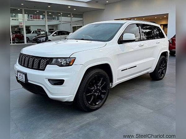 2018 Jeep Grand Cherokee Altitude 4x4 4dr SUV 1