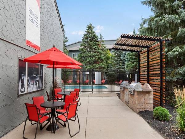 $1,700 / 1br - 839ft2 - Pets Welcome, Window Coverings, Additional Storage (14030 Chestnut Dr, Eden Prairie, MN)63868815218817124