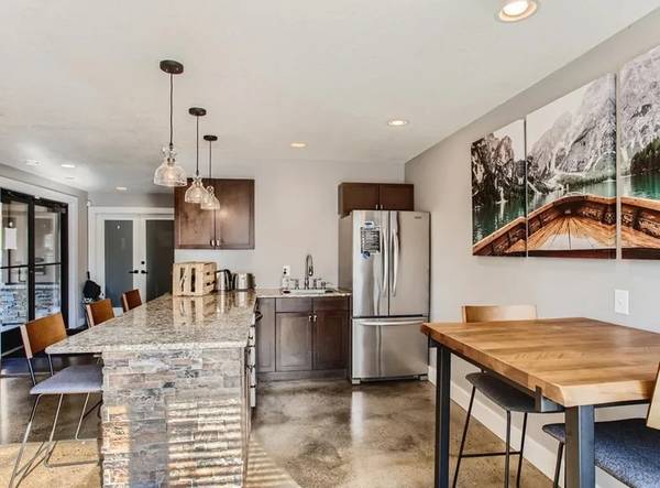 Stylish 2BR/2BA: Where Both Bathrooms Agree You Look Great! 1