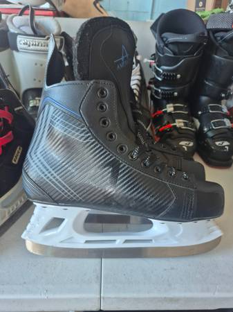 Mens size 13 American Pro Hockey skates 1