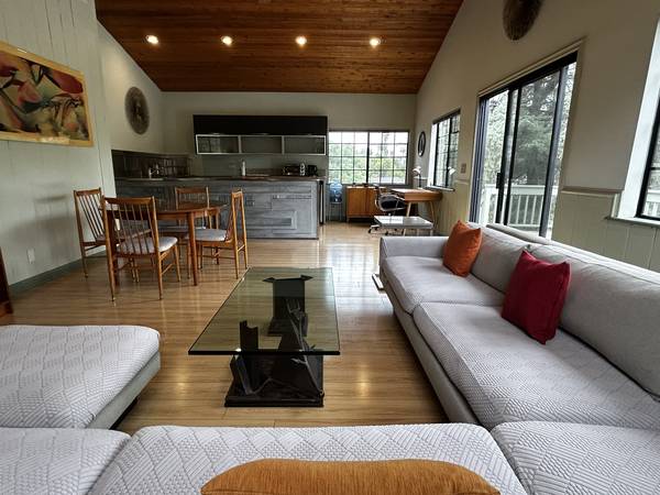 $2,900 / 1br - 950ft2 - Furnished Apartment -1Acre gated property -Views of Trees near CSUN (Sherwood Forest/Northridge)63876484133123124