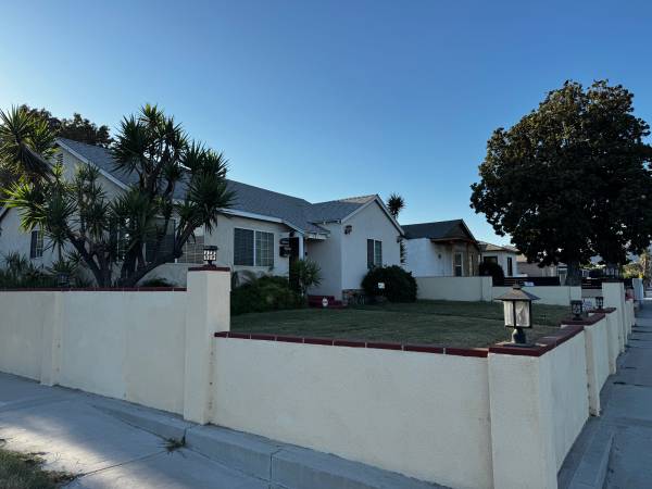 $1,149,000 / 2br - 1085ft2 - Burbank Home For Sale Vintage house with modern upgrades. (Burbank)63812198975363124