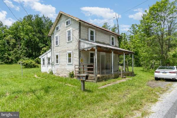 1272ft2 - 5+ Acres Remodel or Build New. 1