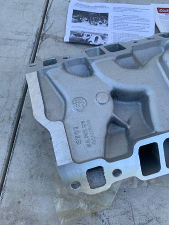 Edelbrock intake manifold - $150 (Delhi)63470292881027121