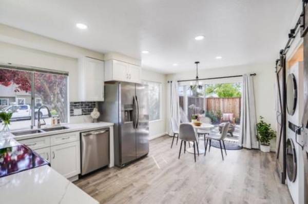$1,200 / 2br - Centrally located within walking distance to Brewer Island Elementary school, PJ (San Mateo)64049798058242123