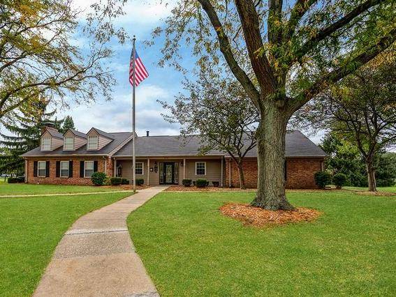 $1,501 / 2br - 1000ft2 - Fun Play Parks, Full-size Bathtub with Ceramic Tile Surround (Parking lots or rentable carport)63665894558593121