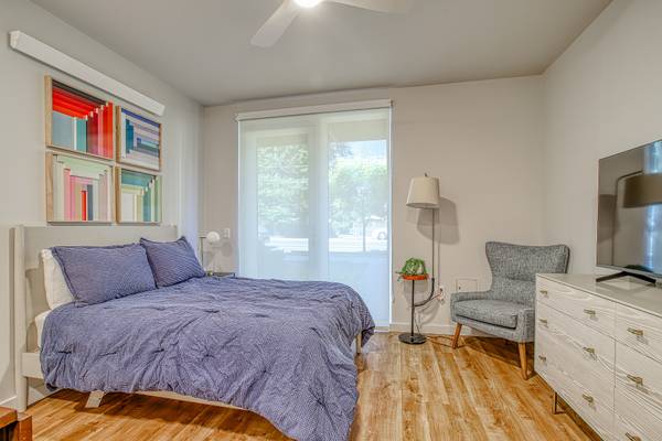 $1,250 / 1br - 457ft2 - Fully-Equipped Kitchens, Playground, Window Coverings (928 NE 162nd Ave, Portland, OR)63831252435331123