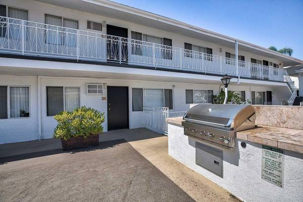 $2,495 / 2br - 932ft2 - Spacious Unique Floorplans, Fitness Center, Laundry Facilities (Sherman Oaks)63701185629187121