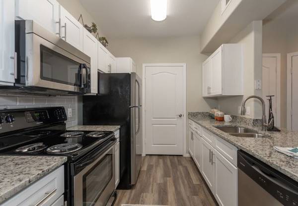 $1,295 / 1br - 794ft2 - 4 WEEKS OFF! (Tucson)63674826424195121
