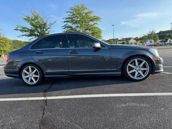 Mercedes-Benz C300 4matic - $8,900 (Woodstock)63621002052225123