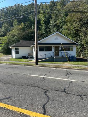 $1,650 / 3br - 1900ft2 - AVAILABLE Now - Spacious Live / work location! (Rossville)63993223016706120