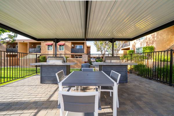 $2,625 / 2br - 757ft2 - Remodeled With New Quartz Countertops! 2x1 Downstairs (Vista)63663736969603121