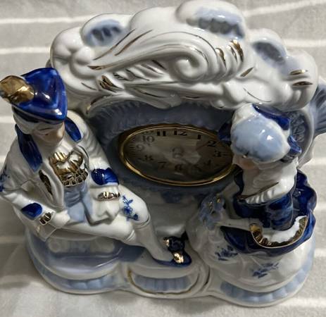 delft blue pottery girl and matching clock 1