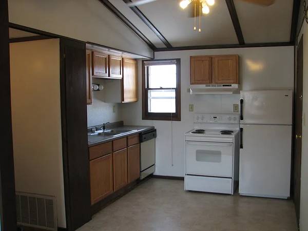 $1,100 / 2br - 1020ft2 - 770 Zeh Avenue #3 (Neenah)63838113168513121