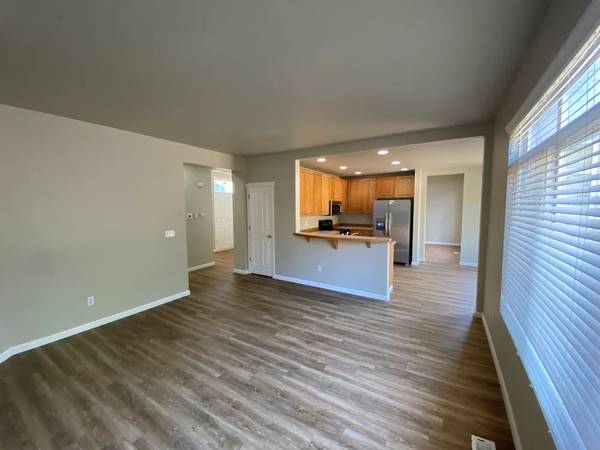 $1,989 / 3br - 1790ft2 - Un lugar que se siente naturalmente como en casa (Des Moines, WA)63808059031809123