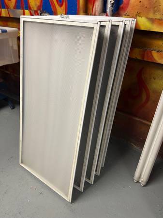 5x 4’ fluorescent lights all work 1