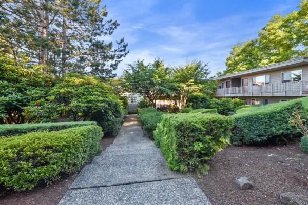 $1,450 / 1br - 750ft2 - Minutes Away From I-5 and Hwy 16, Carport, Covered Parking63929302000515124