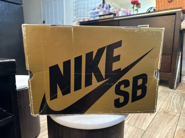 Vintage Nike dunks (Las Vegas)63860185836161122