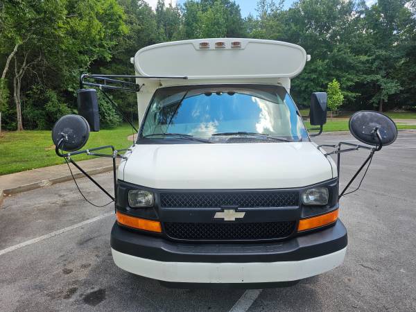 2004 CHEVROLET EXPRESS G3500 BLUE BIRD AUTOBÚS PARA 14 PASAJEROS, 1 DUEÑO - $13.900 (MURFREESBORO)63470754075521122