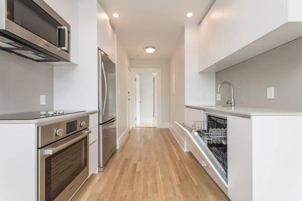 $3,450 / 3br - LOVELY 3BED NO BROKER FEE (Brighton)63690755779075121
