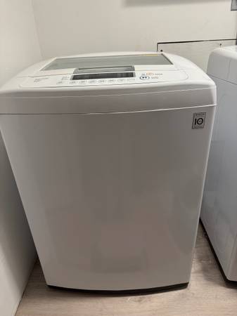 LG Washing Machine 5 cu ft -  Loaded with high-end Features 1