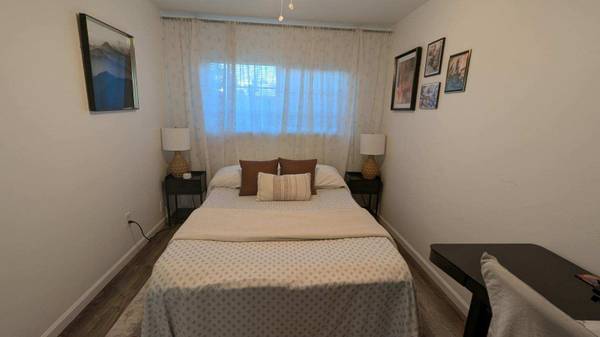 $2,000 / 2br - 900ft2 - 2 Bed, 1 Bath in Galt triplex (Galt)64174659248643121