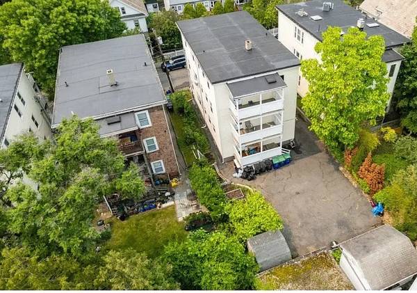 $1,500 / 2br - Apartamento soleado en planta baja en Ball Square (Somerville)63863136911745123
