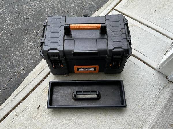 RIGID HEAVY DUTY WATERPROOF TOOL BOX 22" X 12" 1
