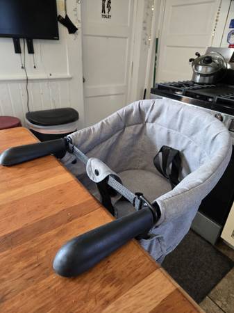 Excellent condition Strong & Hooks to table highchair 1