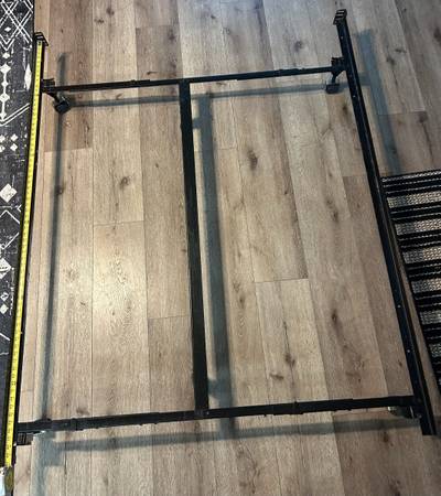 Black Medal Bed Frame(adjustable twin to King) 1