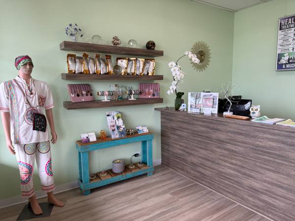 $1,200 / 192ft2 - Treatment Room for Rent in Wellness Center - Utilities Included. (Buffalo Grove)63960011107842122