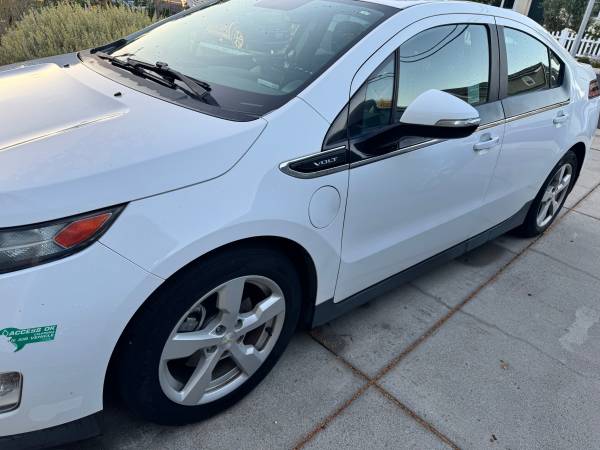 2014 Chevy Volt en buenas condiciones - $7,800 (campbell)63654701430145122