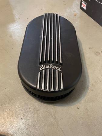 Eldebrock air cleaner for 1965 Mustang 1