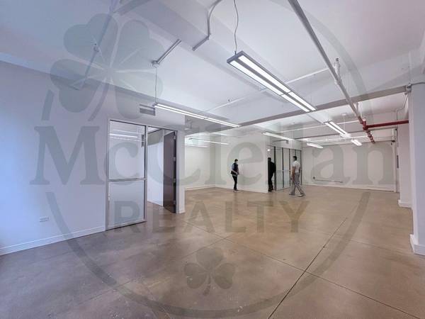 $5,014 / 1880ft2 - Large Office Loft, Glass Meeting Rooms, $32/ft (Midtown West)63854290031873120